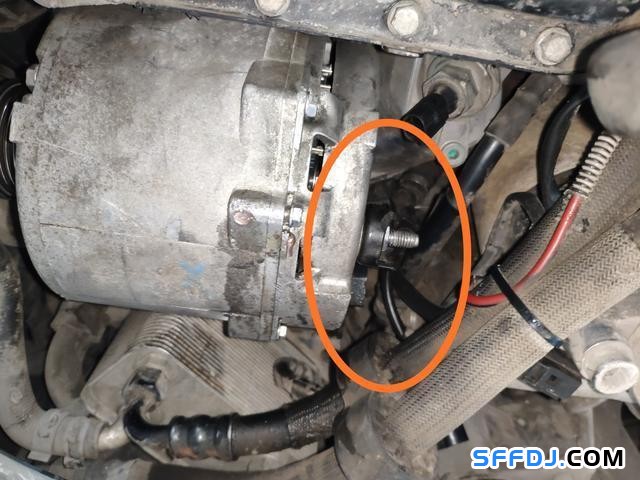 30萬公里的大眾輝騰發(fā)電機(jī)損壞，維修師傅：拆到懷疑人生