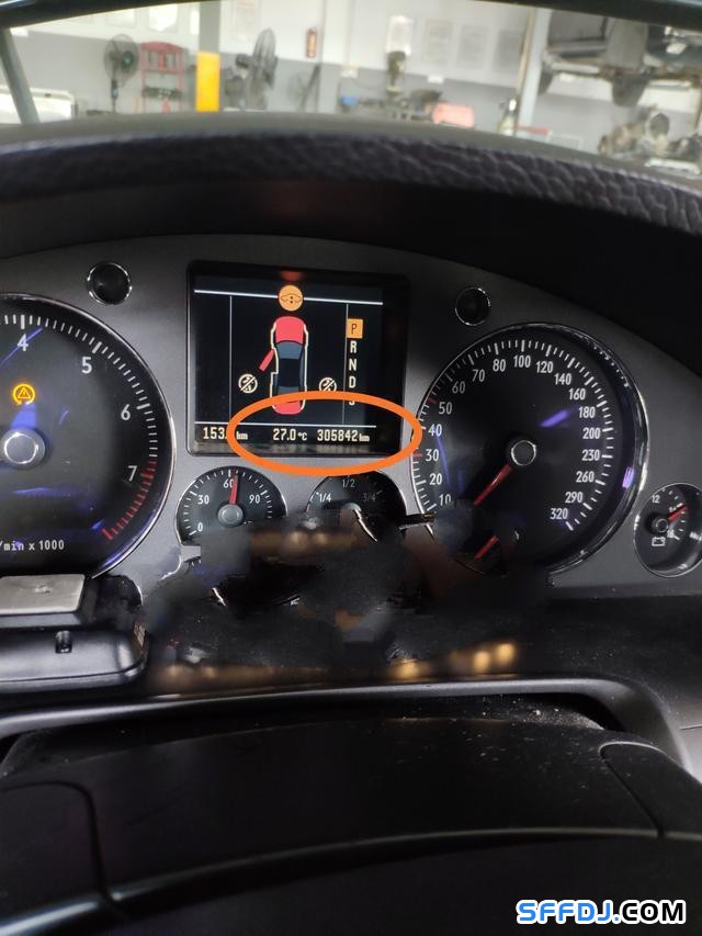 30萬公里的大眾輝騰發(fā)電機(jī)損壞，維修師傅：拆到懷疑人生