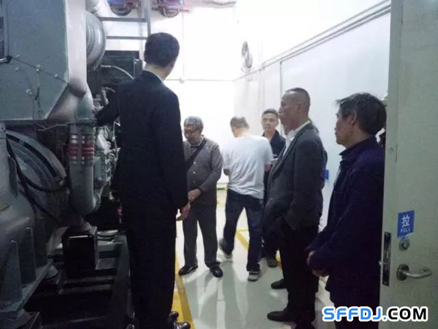 花果園物業(yè)開展"設(shè)備機房開放日"活動： 業(yè)主走進(jìn)"機房重地"