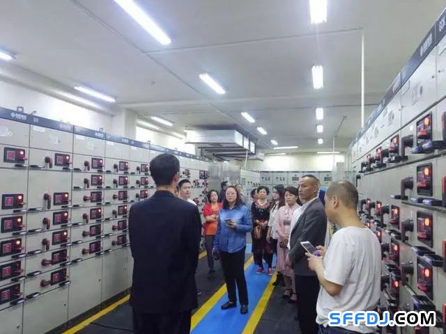 花果園物業(yè)開展"設(shè)備機房開放日"活動： 業(yè)主走進(jìn)"機房重地"